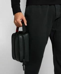 Christian Louboutin Blaster Leather Wash Bag CM53 Pouches 11 Christian Louboutin Blaster Leather Wash Bag CM53 Pouches -Christian Louboutin Online Shop christian louboutin blaster leather wash bag 16718475 32818611 1000