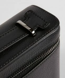 Christian Louboutin Kypipouch Leather Cross-Body Bag B266 Messenger Bags -Christian Louboutin Online Shop christian louboutin kypipouch leather cross body bag 16736193 32816125 1000